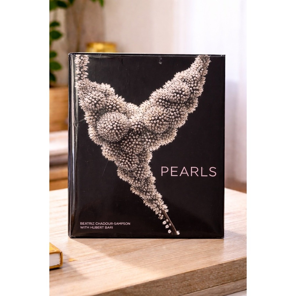 "Pearls" by Beatriz Chadour-Sampson with Hubert Bari – Hardcover